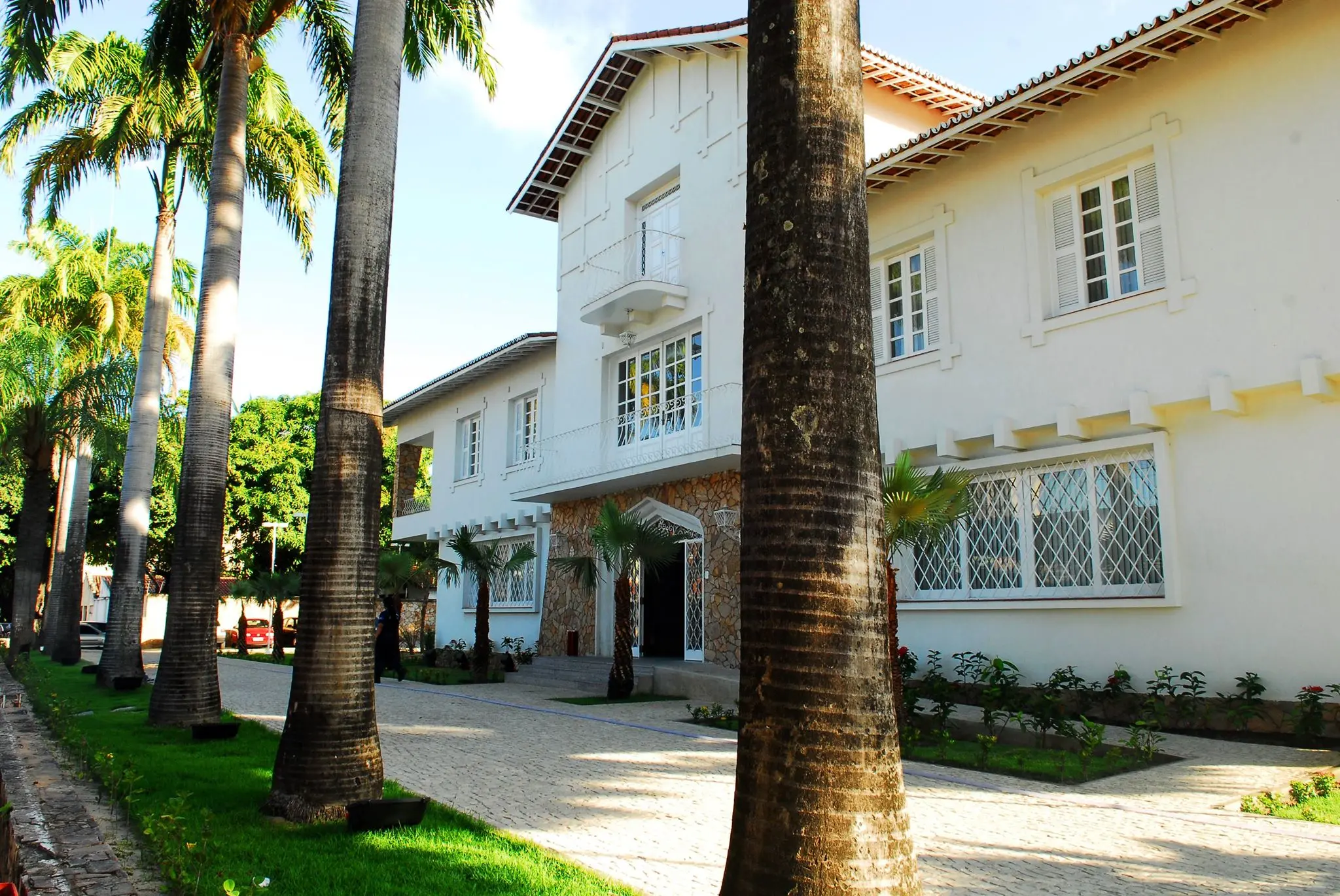 Complexo cultural da Prefeitura Municipal de Fortaleza, a Vila das Artes possui uma biblioteca com mais de 1300 títulos