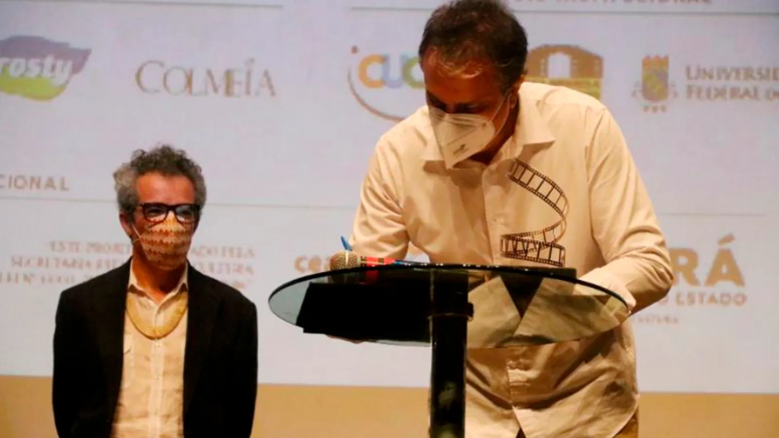 Governador Camilo Santana assinou a criação do programa Ceará Filmes durante a cerimônia de encerramento do 31º Cine Ceará
