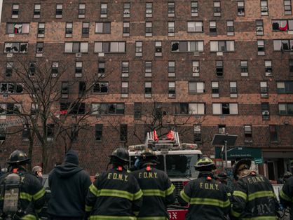 Bombeiros durante Incêndio no Bronx, em NY