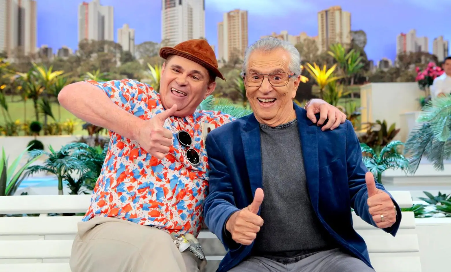 batoré ao lado de carlos alberto de nóbrega encenando