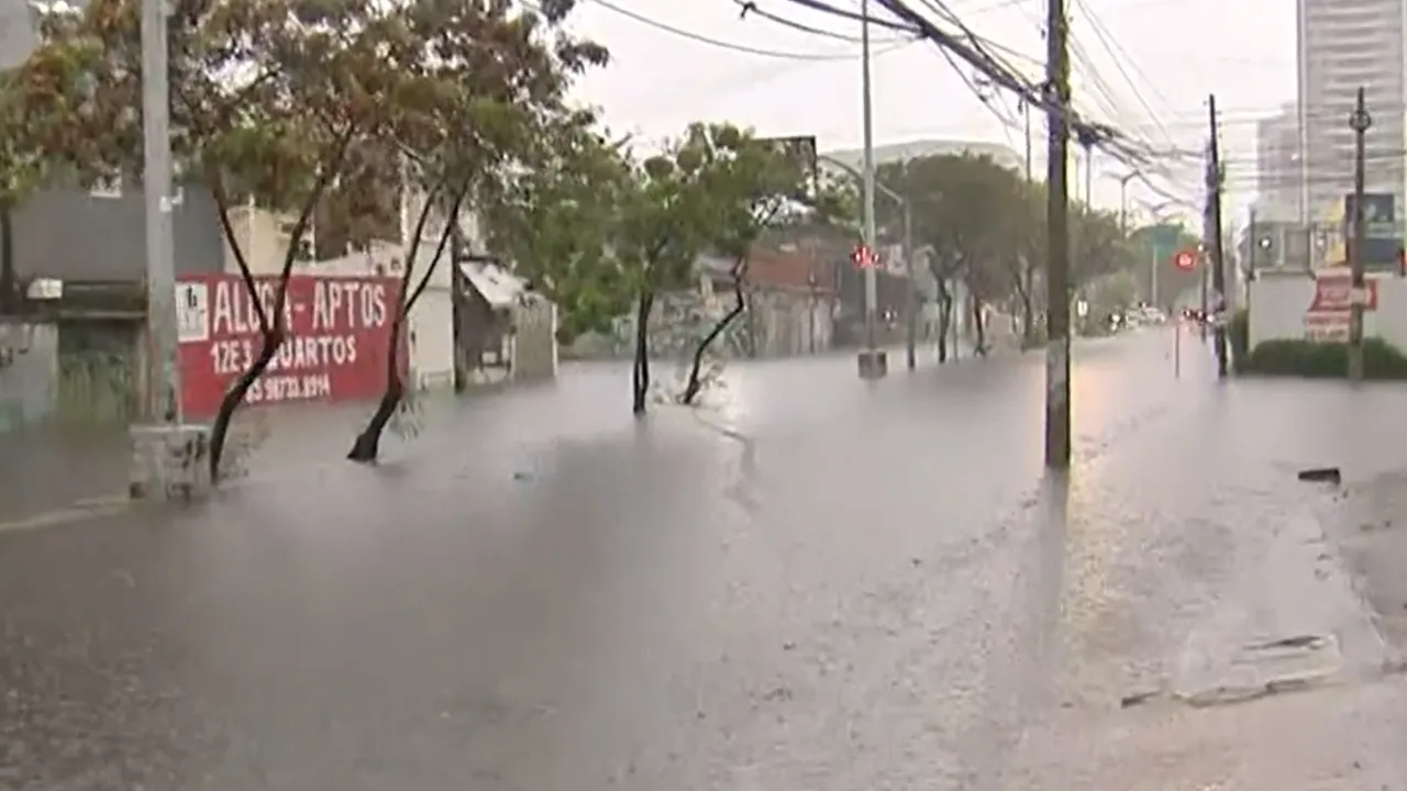 A orientação é de que os motoristas evitem a área