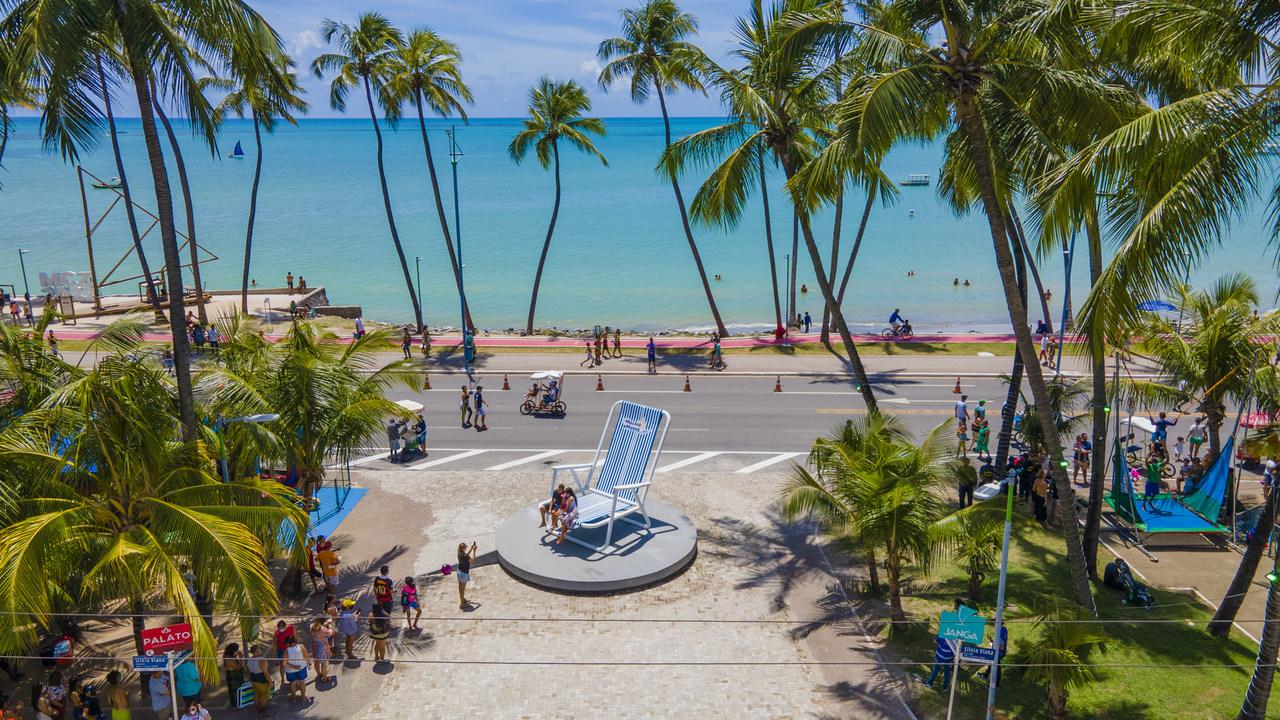قبة مستدير مسلسل كوميدي  Cadeira de praia gigante é instalada em praia de Maceió e vira novo ponto  turístico - Alagoas - Diário do Nordeste