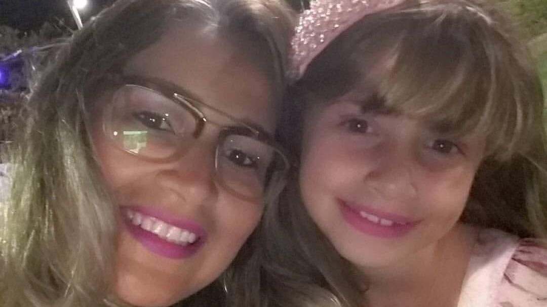 Lucinha Mota e filha Beatriz Angélica Mota, morta em 2015 aos 7 anos, em Petrolina, Pernambuco