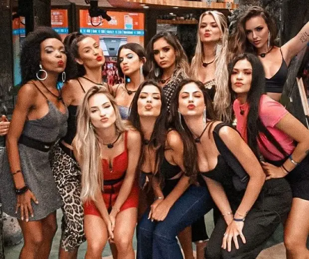 Escolha dos participantes mudou ao longo das edições. Não são pessoas comuns, da vida cotidiana, mas aquelas com algum elemento extraordinário