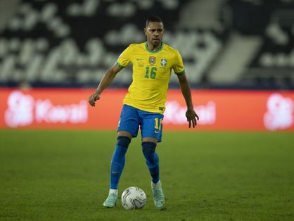 Renan Lodi em jogo pela Seleção Brasileira