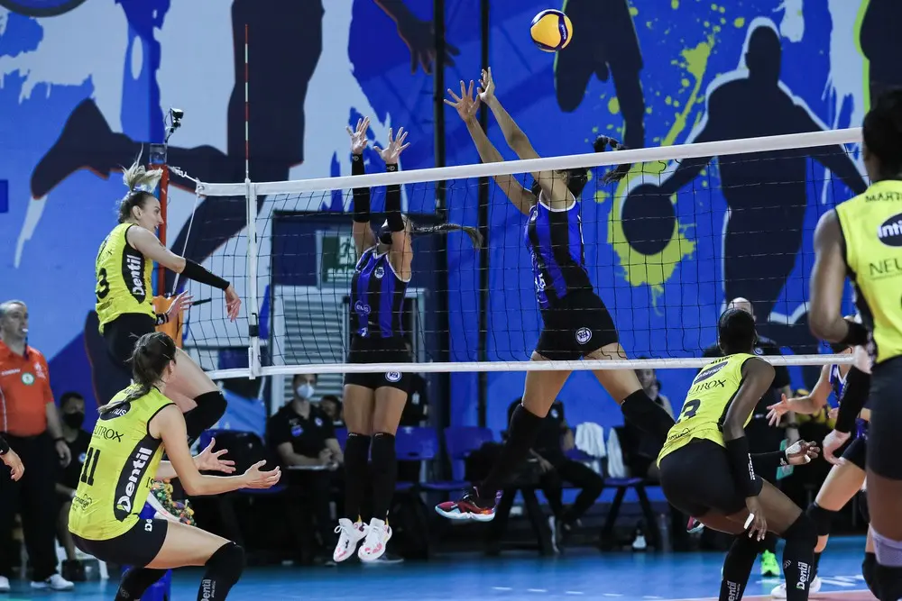 Praia mantém a liderança na Superliga após vitória contra o Pinheiros