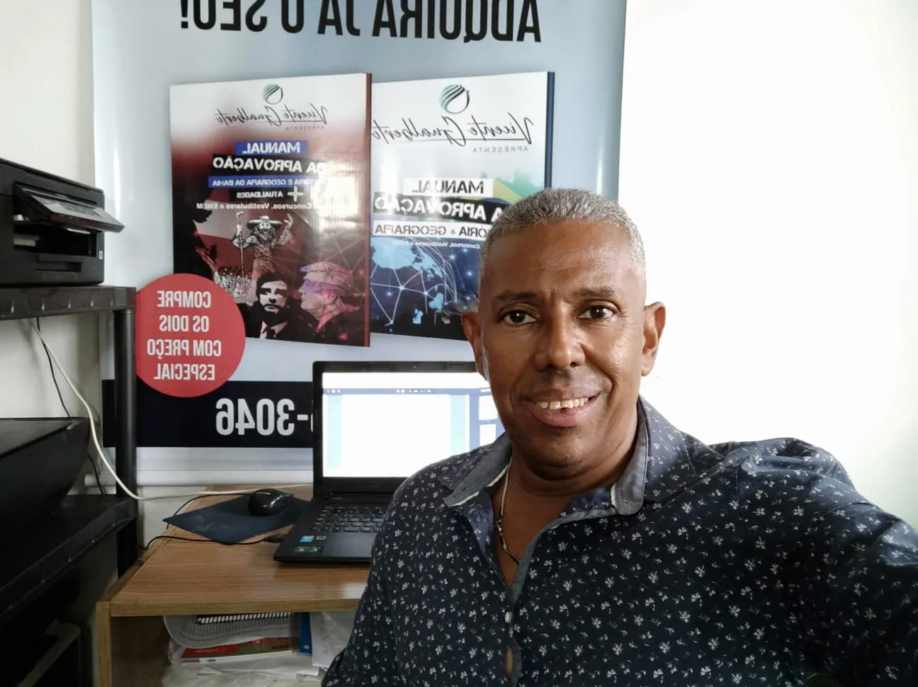 O professor  de Ciências Humanas para carreiras militares Vicente Gualberto