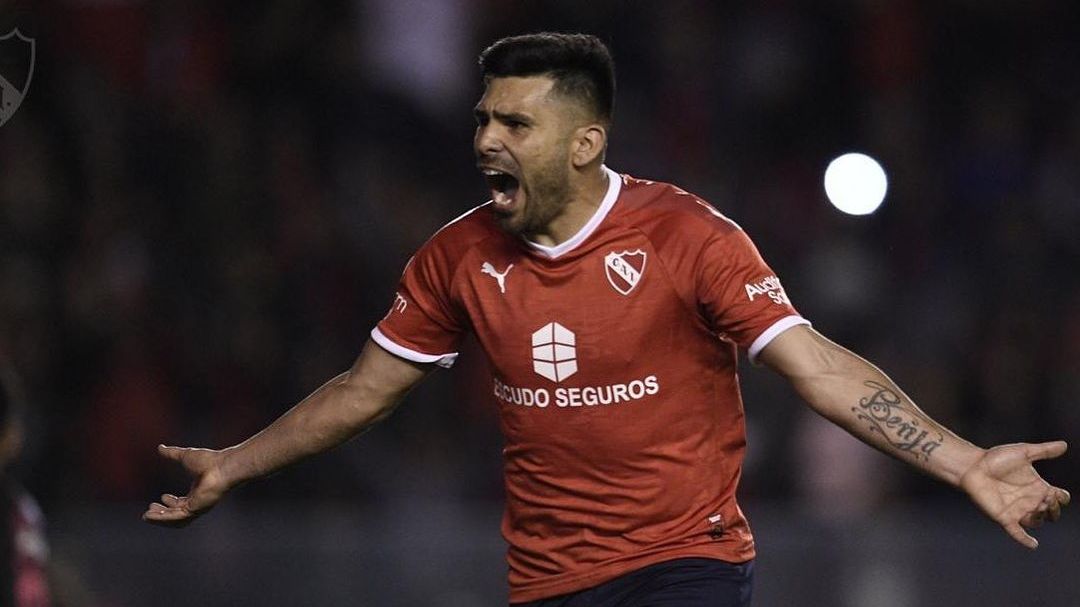 Romero comemora gol pelo Independiente