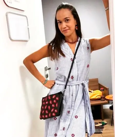 Georgina Castro caracterizada como a personagem Thaiane , de 