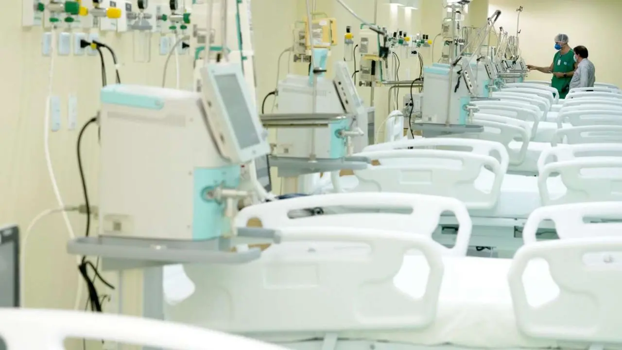 fileira de leitos desocupados em UTI do Leonardo Da Vinci