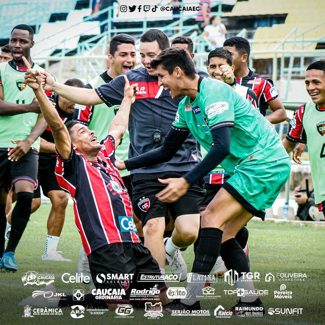 Atletas do Caucaia comemoram gols