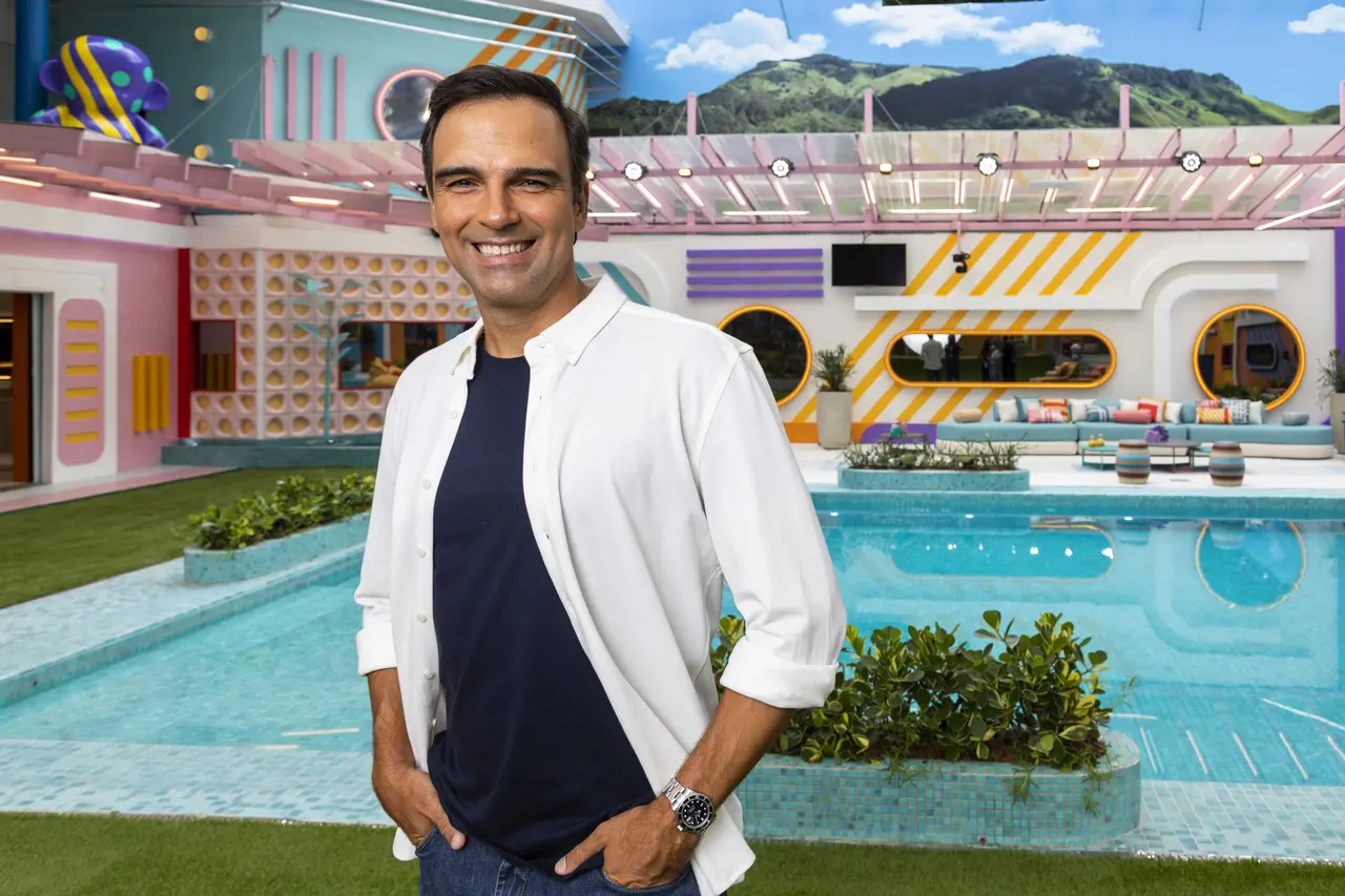 Tadeu Schmidt estreia no programa