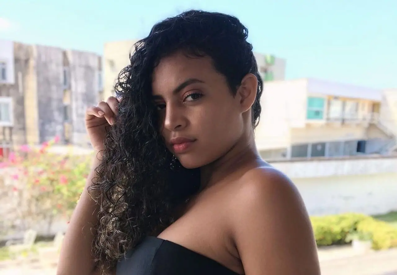 Jovem cantora era vocalista da banda Adupla