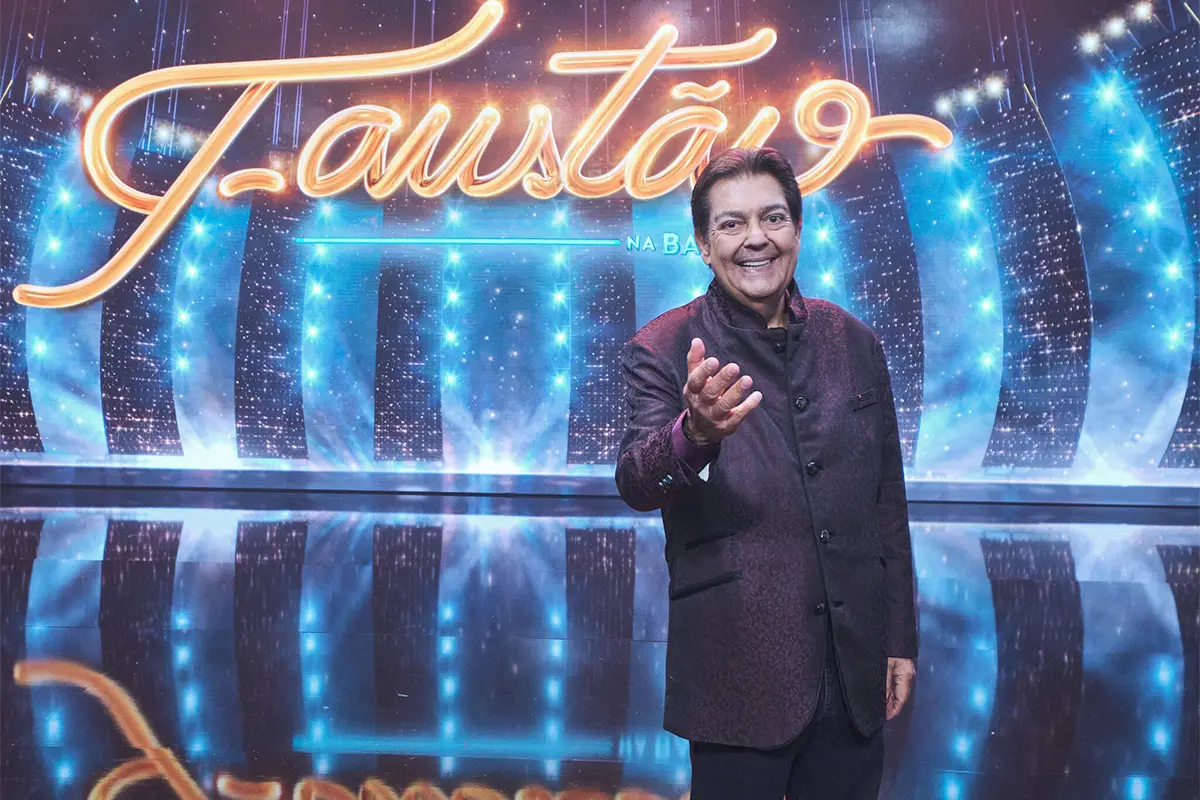 Faustão em cenário do novo programa na Band.