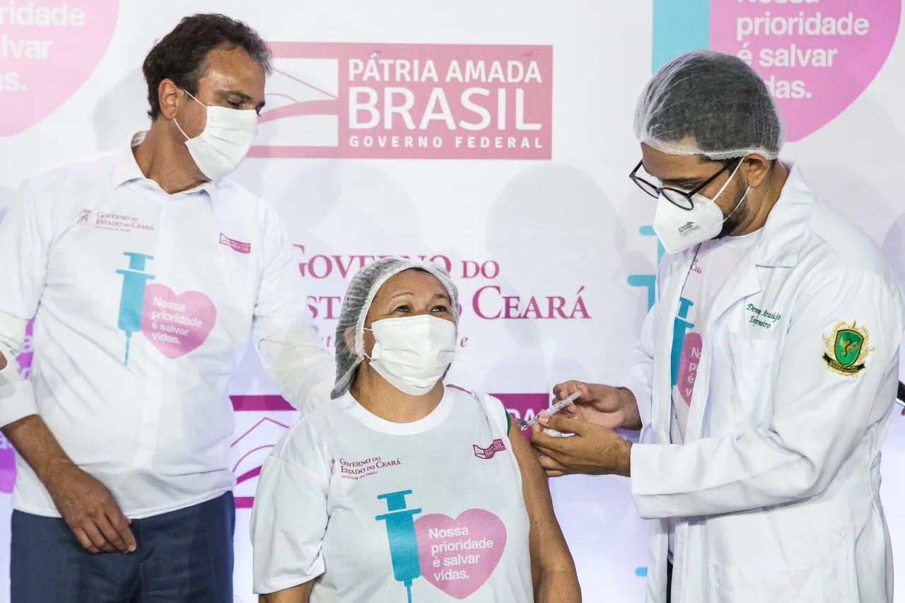 Primeira vacinada foi a técnica de enfermagem Silvana dos Reis