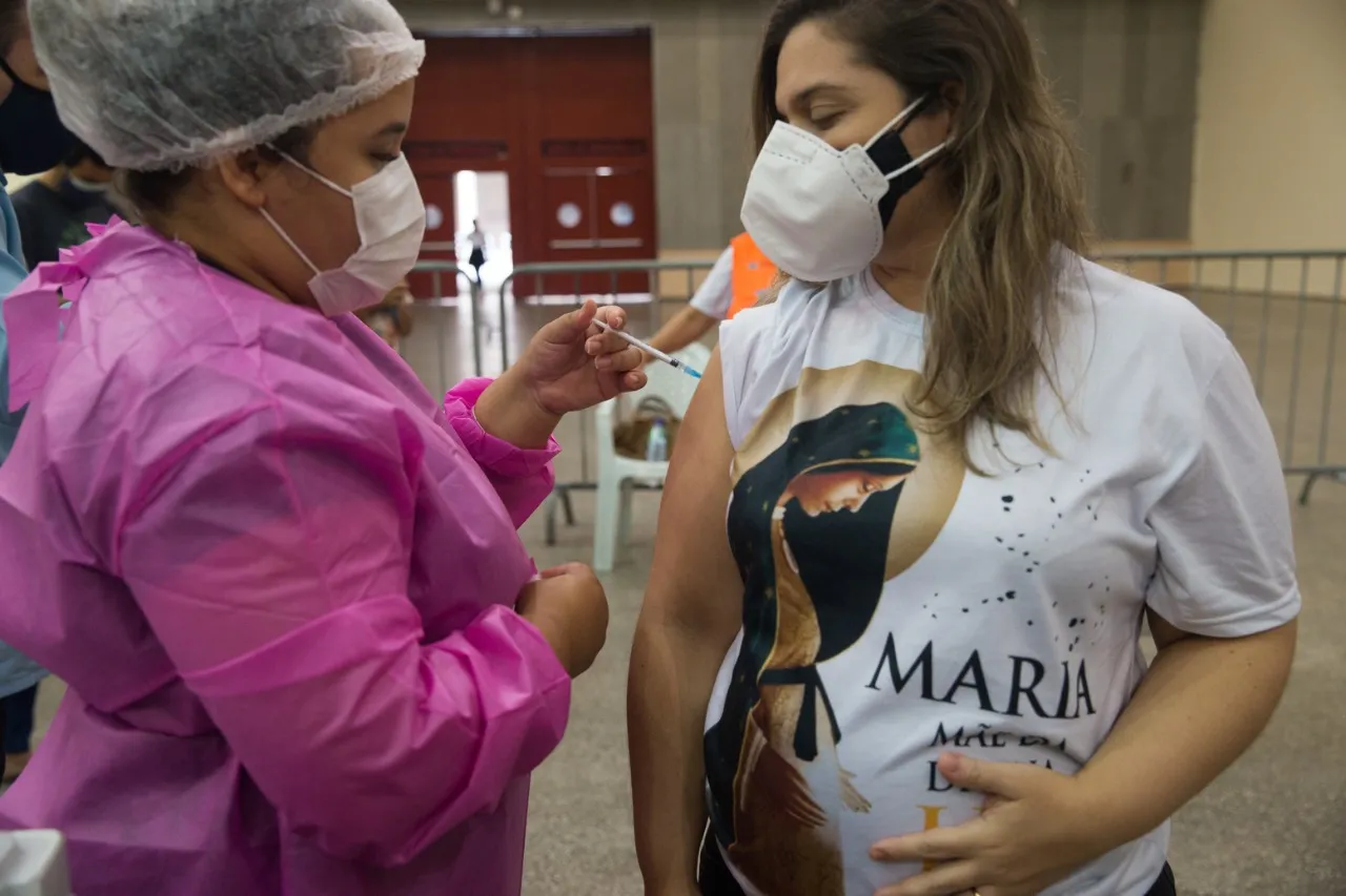 Com avanço nos estudos, gestantes passaram a receber a vacina contra o coronavírus