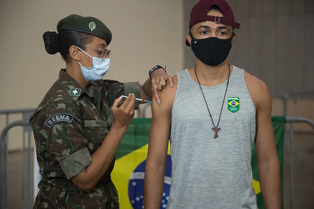 Forças de segurança também atuam no processo de imunização e foram priorizadas para o recebimento da vacina
