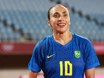Marta sorri após jogo da Seleção Brasileira