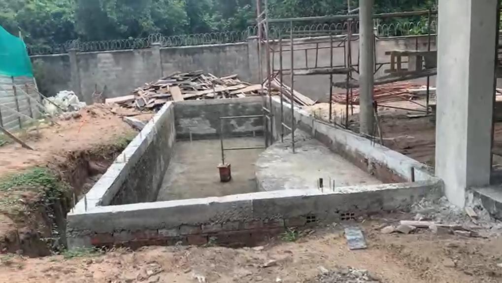 Vídeo mostra situação de casa com piscina que estava prevista para ser entregue em dezembro do ano passado
