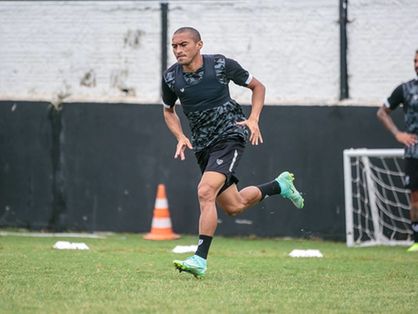 Nino Paraíba em treinamento pelo Ceará