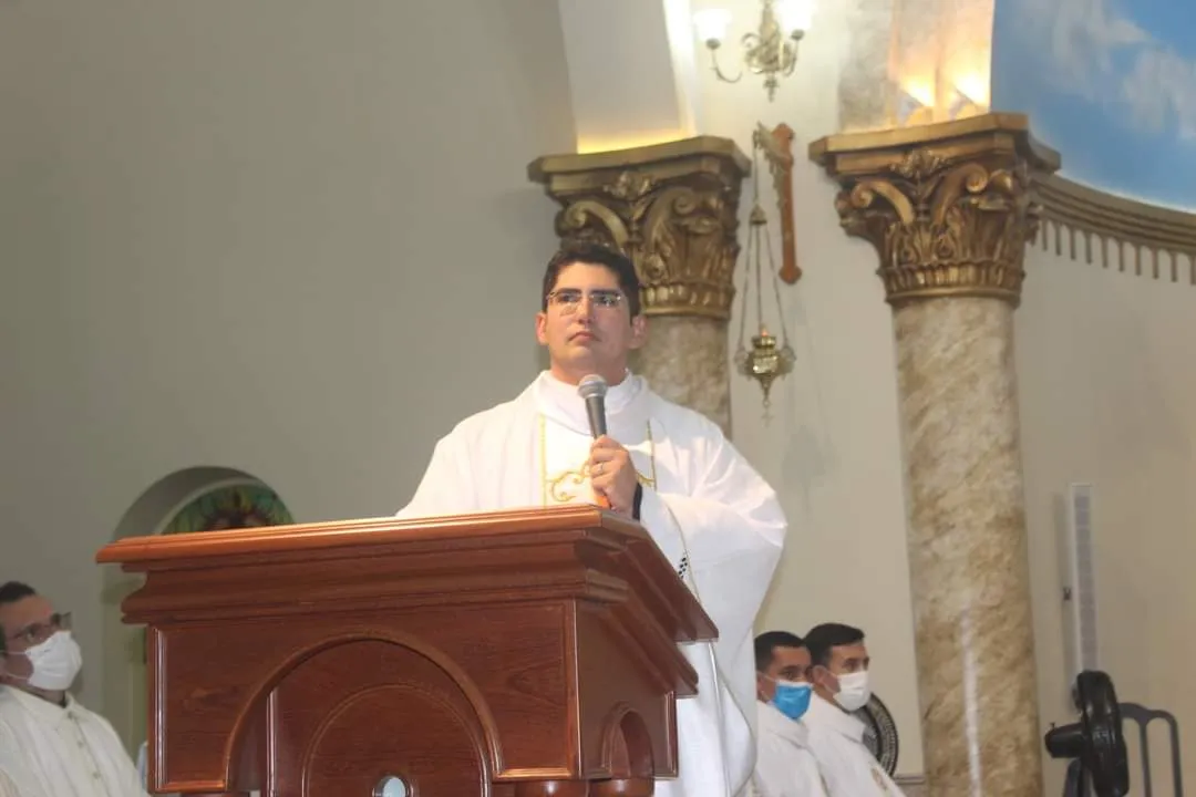Padre Fernando III em atividade na Igreja Católica