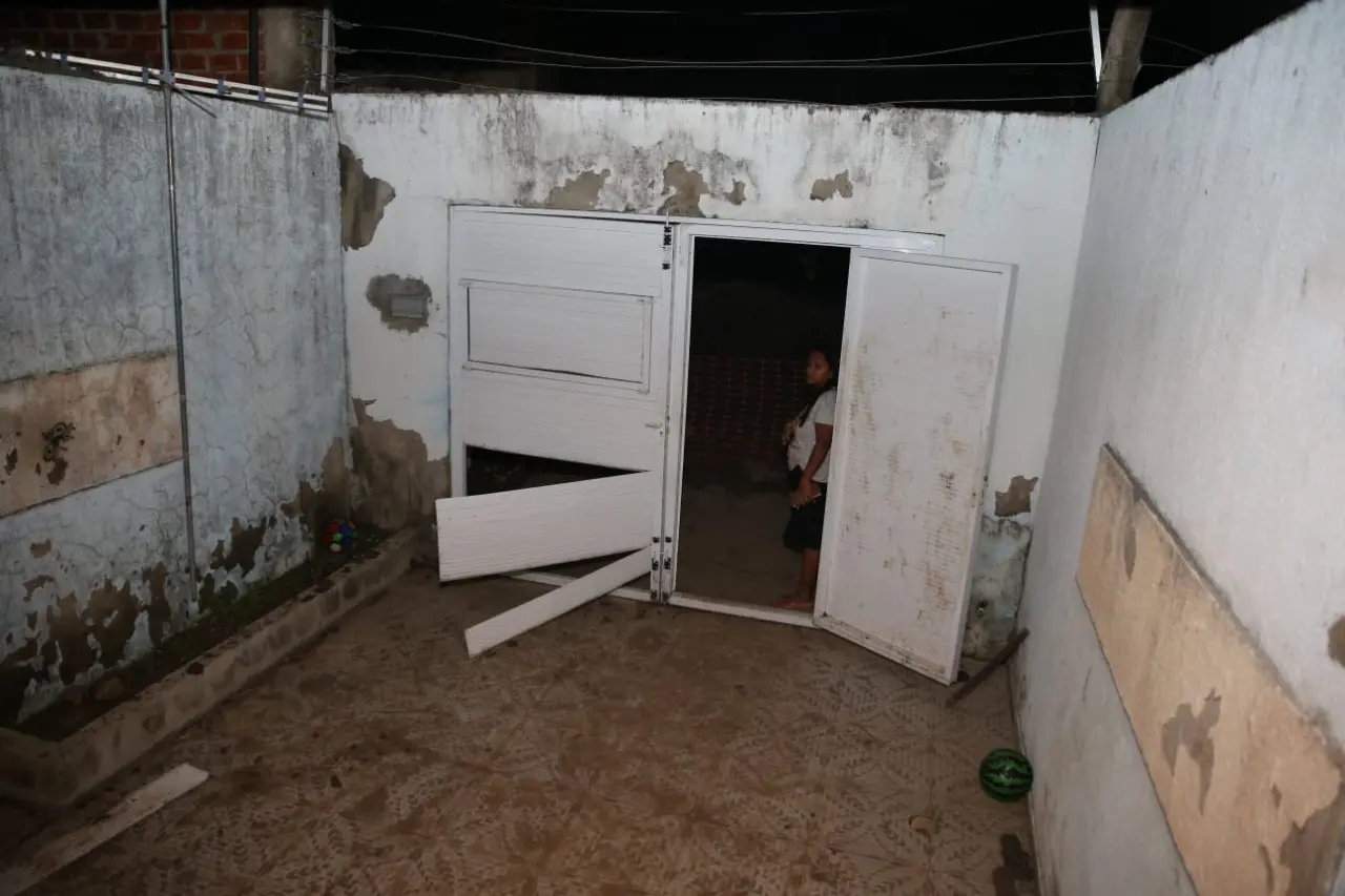 Casa atingida pela explosão