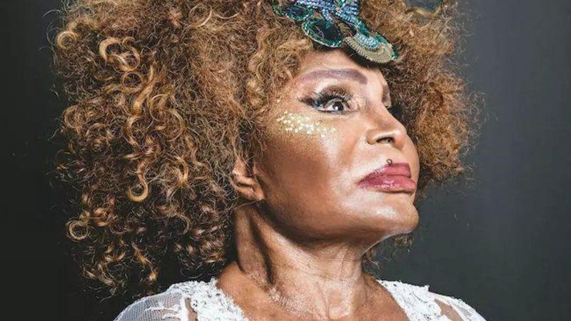 Sua representatividade de mulher negra vinda do morro carioca vai contra uma sociedade marginalizadora e repleta de preconceitos.