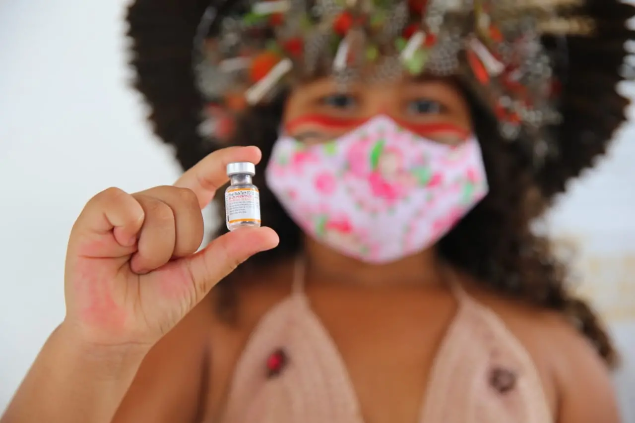 Menina Jenipapo-Kanindé vacinada