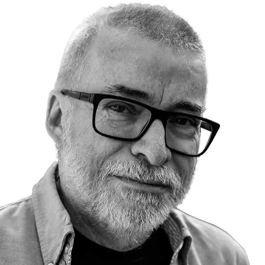 Foto frontal Lira Neto