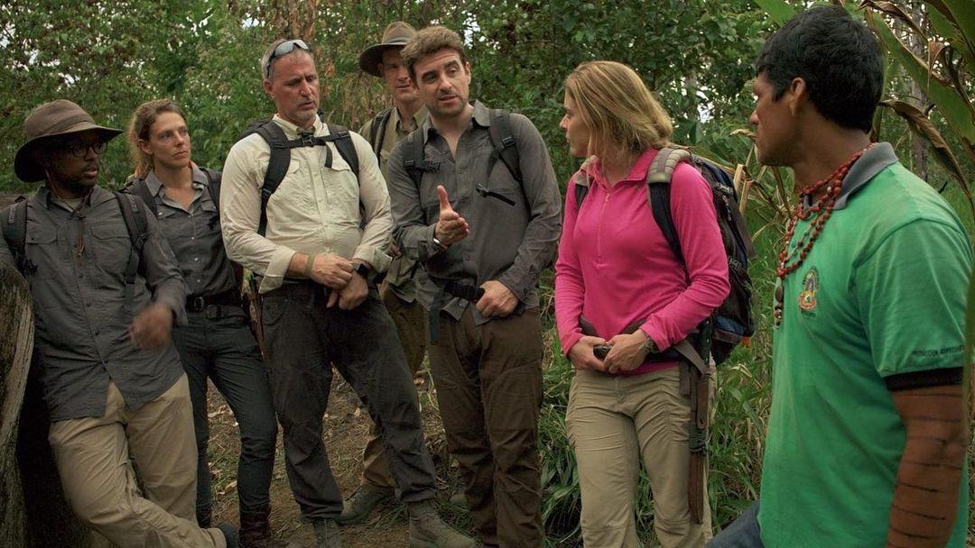 Equipe profissional durante investigações na Amazônia