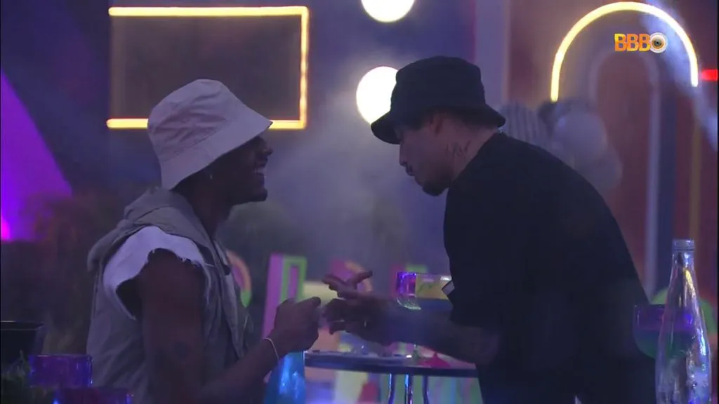 Paulo André e Pedro Scooby são adeptos do bucket hat no BBB