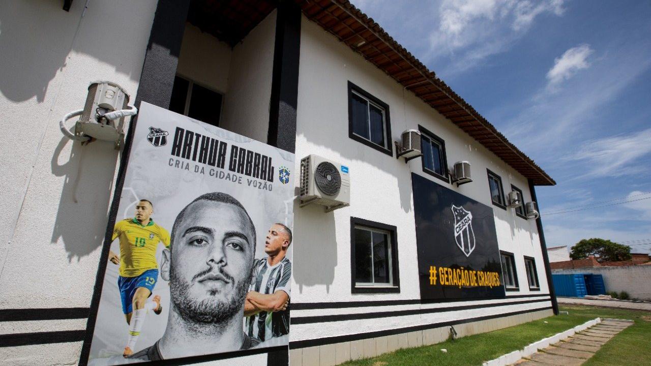 Escolinha de futebol do Ceará ganha novo espaço - Jogada - Diário do  Nordeste