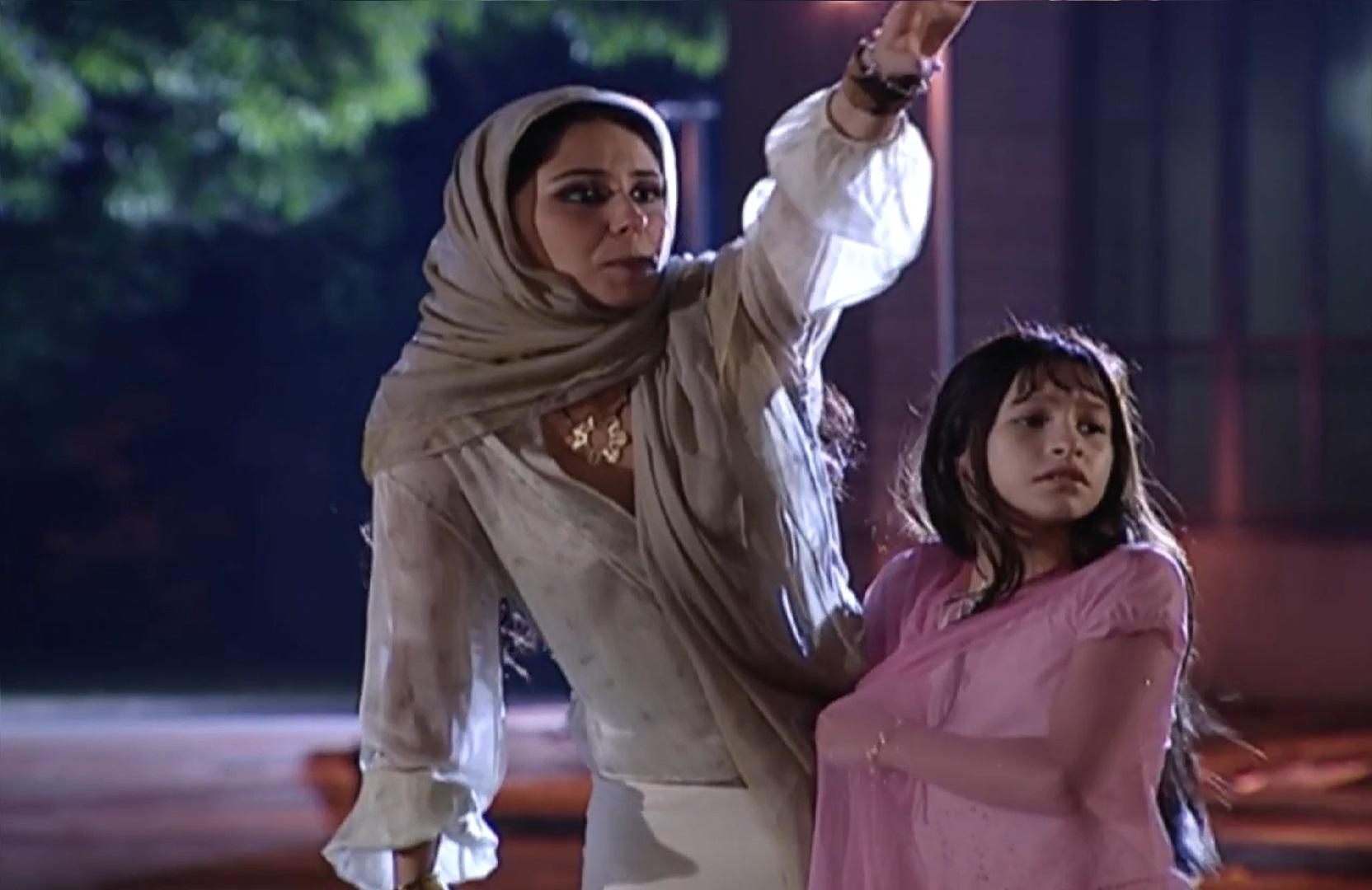 Jade engana seguranças e foge com filha da casa de Said