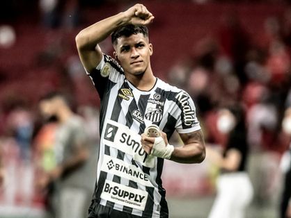 Marcos Leonardo comemora gol pelo Santos
