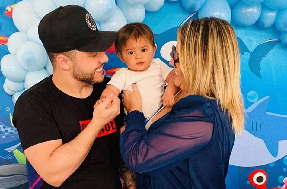 Marília Mendonça comemorou os 8 meses do filho ao lado do ex-namorado.