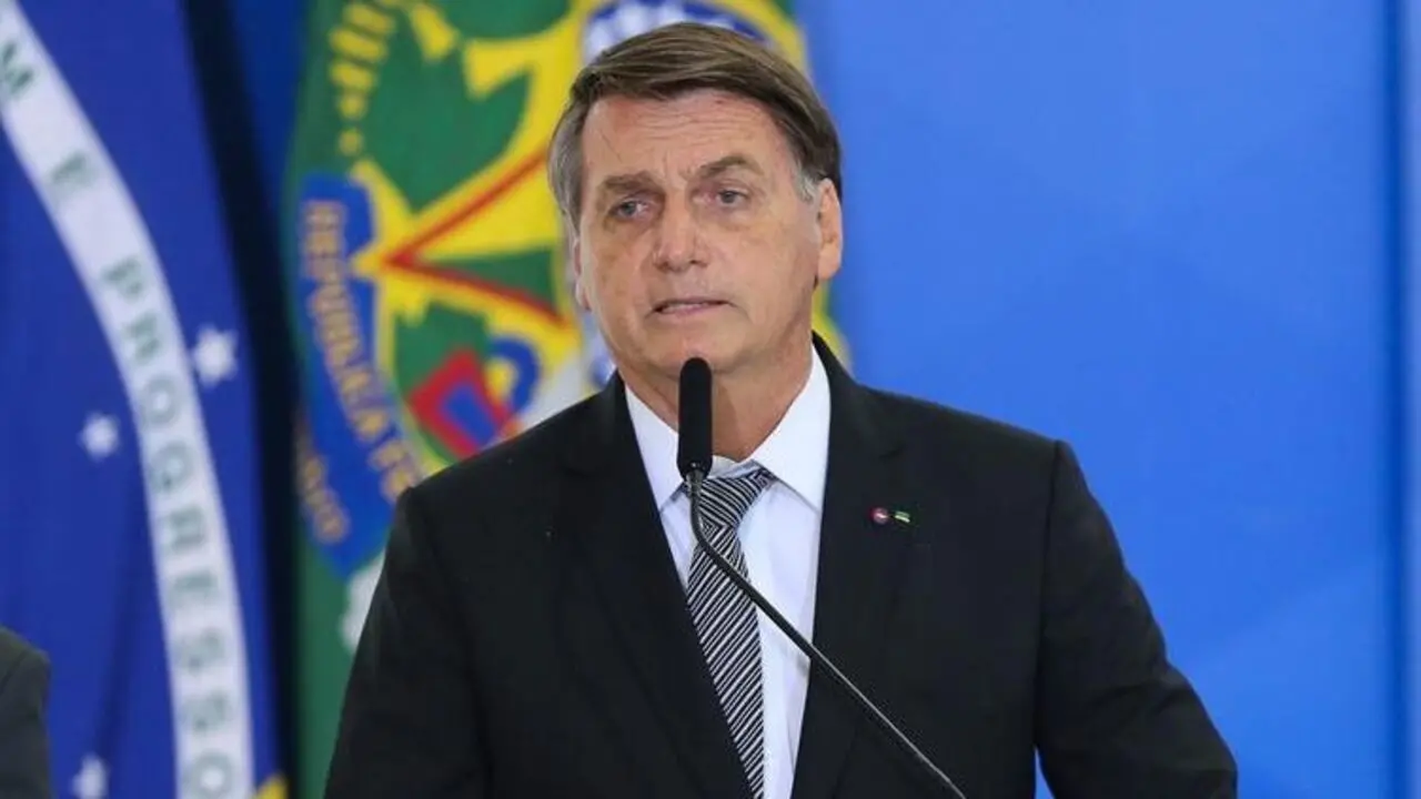 Bolsonaro aumenta piso salarial de professores