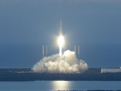 Lançamento do satélite DSCOVR da NOAA da Estação da Força Aérea do Cabo Canaveral, na Flórida.