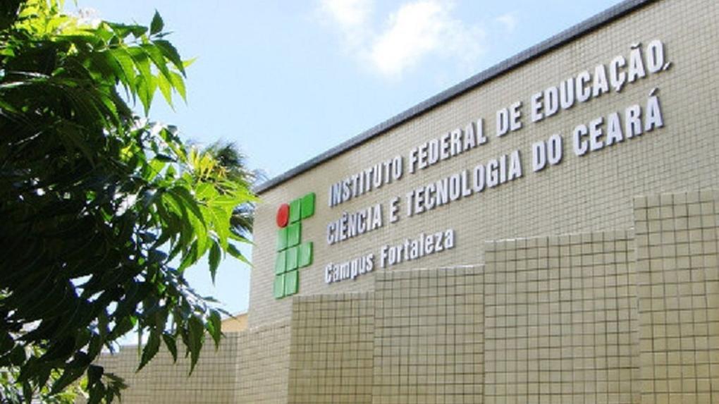 fachada do IFCE em Fortaleza