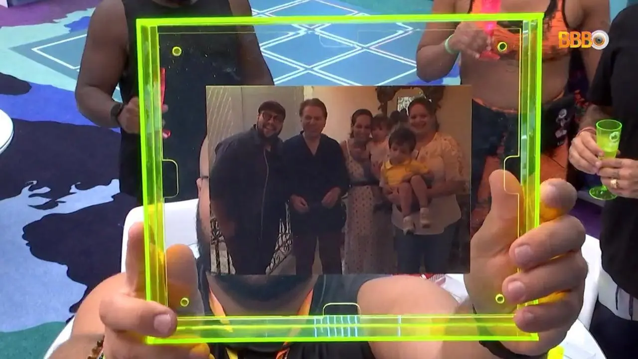 Silvio Santos aparece em foto do líder Tiago Abravanel