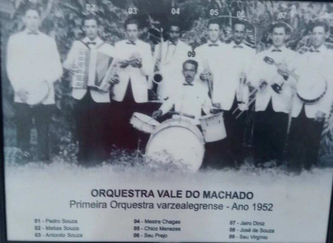 Chiquinho Menezes (número 5) com a Orquestra do Vale do Machado, em 1952