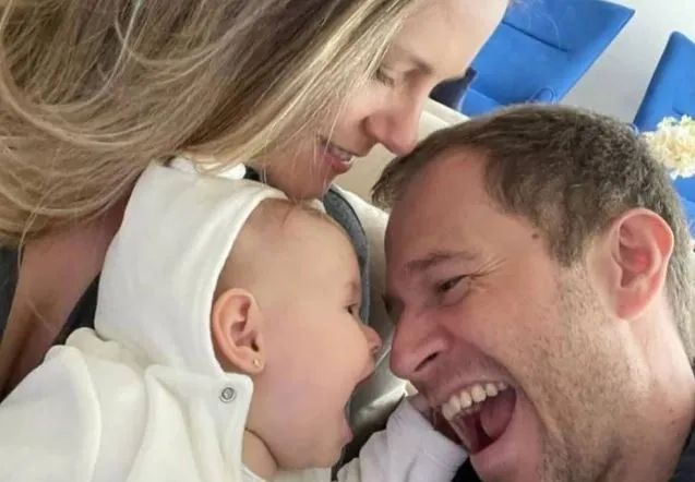 Lua foi diagnosticada com retinoblastoma, um câncer raro no olho.