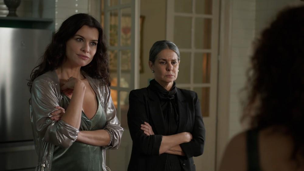 Bárbara (Alinne Moraes) discutirá com Stephany (Renata Gaspar)