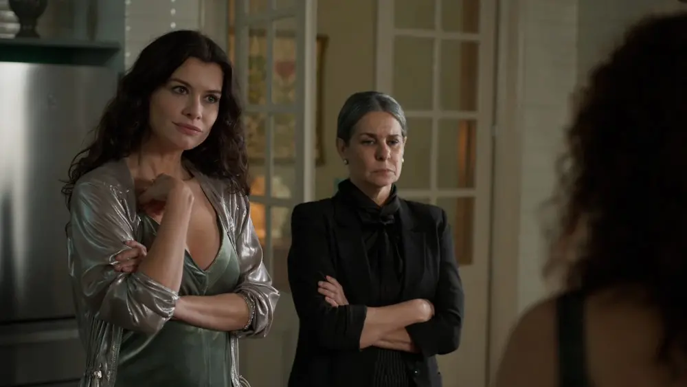 Bárbara (Alinne Moraes) discutirá com Stephany (Renata Gaspar)