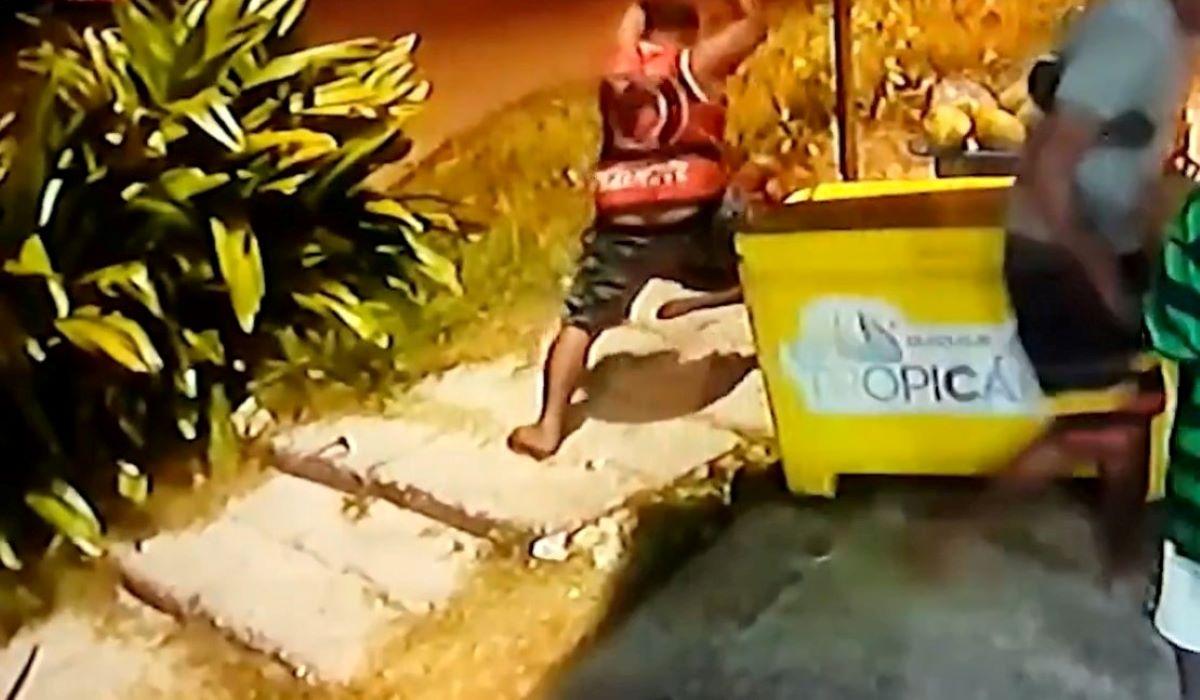 momento em que congolês é espancado até a morte