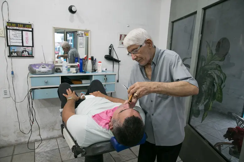 José Elias da Costa continua no mesmo local há 55 anos