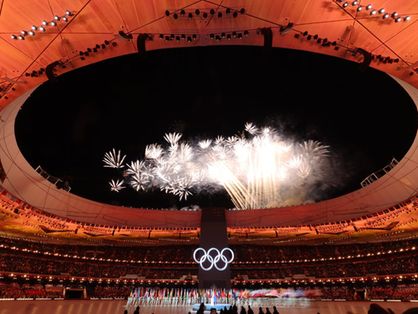 Imagem mostra estádio de futebol com símbolo das Olimpíadas