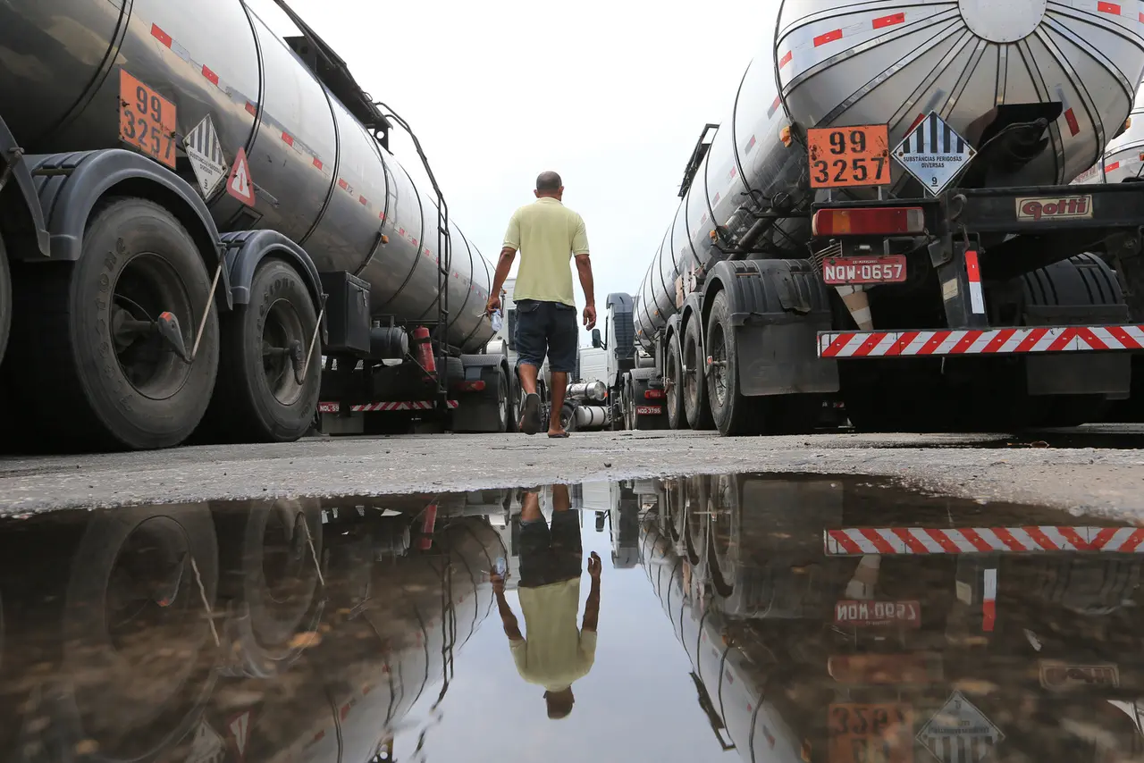 Imagem da notícia: Caixa lança linha de crédito para caminhoneiros com juros a partir de 1,99%