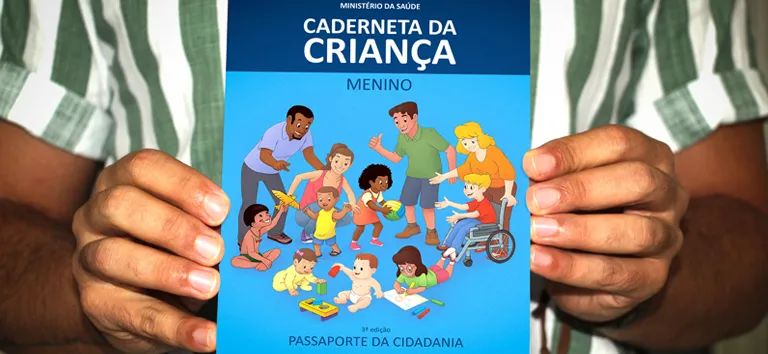 Caderneta de Saúde da Criança é distribuída pelo Ministério da Saúde, e inclui marcos de desenvolvimento neuropsicomotor, afetivo e cognitivo, para acompanhamento dos profissionais