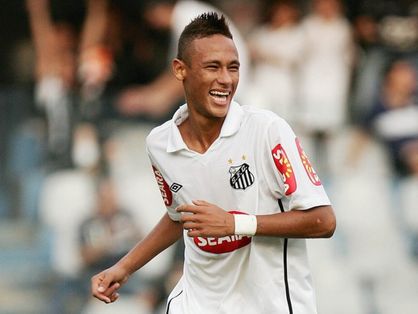 Neymar comemorando gol pelo Santos
