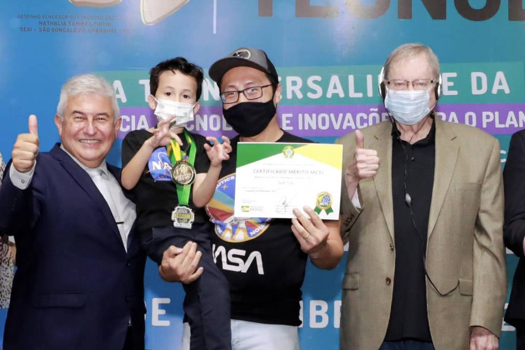 Criança brasileira NASA